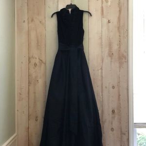 Jessica Howard gown with POCKETS! NWT size 6.